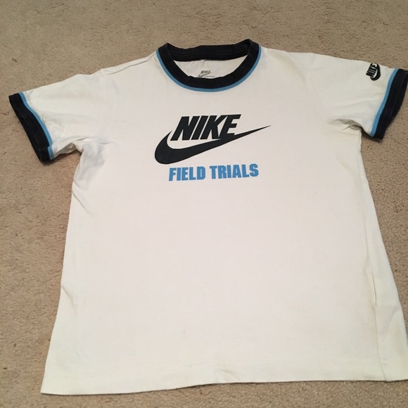 Boys Nike tee - Picture 2 of 5